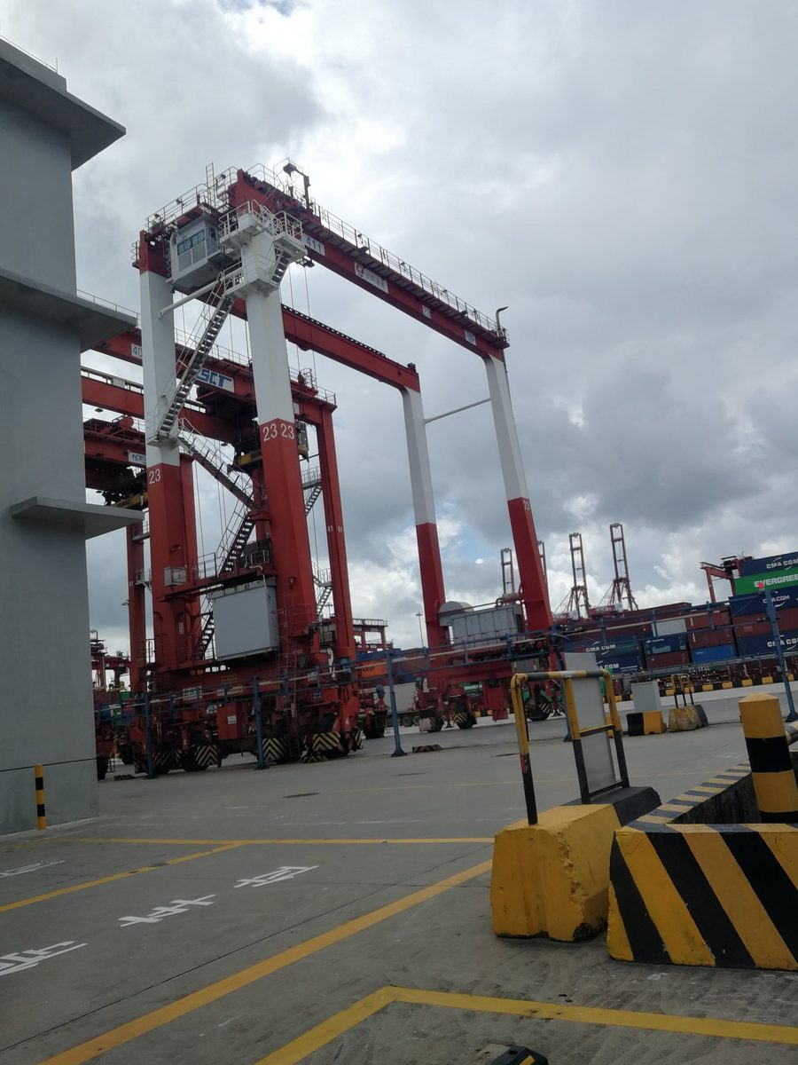 Rubber-tyred gantry crane with TPMS installed at a container port